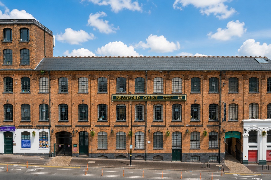 Bradford_Court_1_900x600